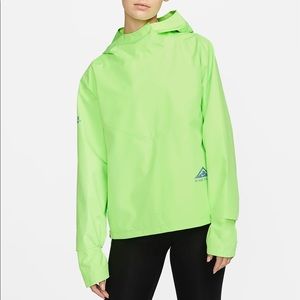 Nike Women's GORE-TEX Infinium Trail Running Neon Jacket Size XL DM7565-345